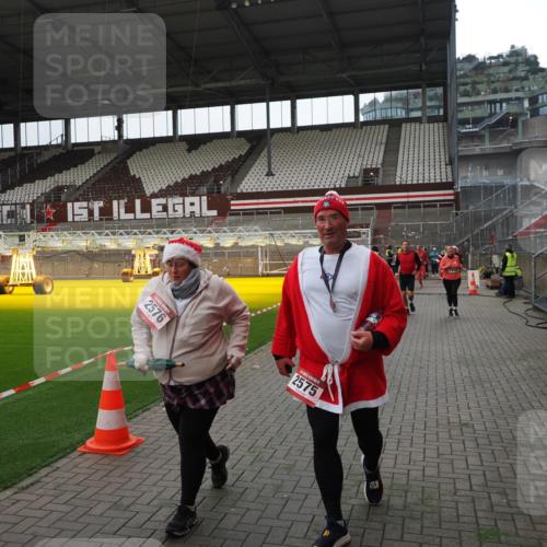 07.12.2025 - St. Pauli X-Mass-Run No. 15 Fabian Wolf http://msf.ph/oto/9399659 07.12.2025 11:02:04 Ziel 95, 837, 838, 842, 847, 851, 1143, 1416, 2576 meine-sportfotos.de