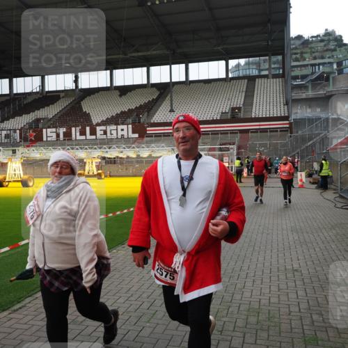 07.12.2025 - St. Pauli X-Mass-Run No. 15 Fabian Wolf http://msf.ph/oto/9399661 07.12.2025 11:02:04 Ziel 95, 837, 838, 842, 847, 851, 1143, 1416, 2576 meine-sportfotos.de