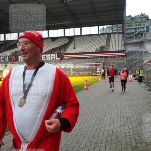 07.12.2025 - St. Pauli X-Mass-Run No. 15 Fabian Wolf http://msf.ph/oto/9399664 07.12.2025 11:02:05 Ziel 95, 193, 837, 838, 842, 847, 851, 1143, 1416, 2576 meine-sportfotos.de