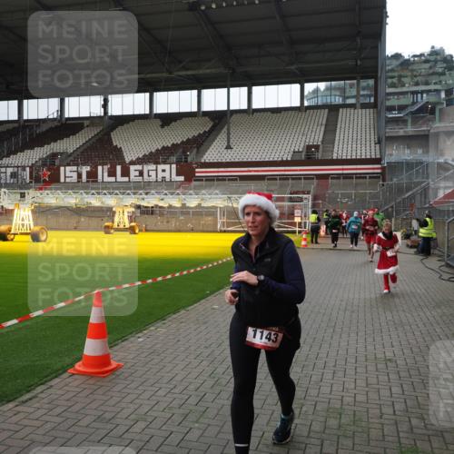 07.12.2025 - St. Pauli X-Mass-Run No. 15 Fabian Wolf http://msf.ph/oto/9399676 07.12.2025 11:02:11 Ziel 95, 193, 314, 317, 837, 838, 842, 847, 851, 1143, 1416, 1611, 2329, 2576 meine-sportfotos.de