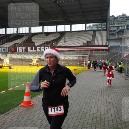 07.12.2025 - St. Pauli X-Mass-Run No. 15 Fabian Wolf http://msf.ph/oto/9399678 07.12.2025 11:02:11 Ziel 95, 193, 314, 317, 837, 838, 842, 847, 851, 1143, 1416, 1611, 2329, 2576 meine-sportfotos.de