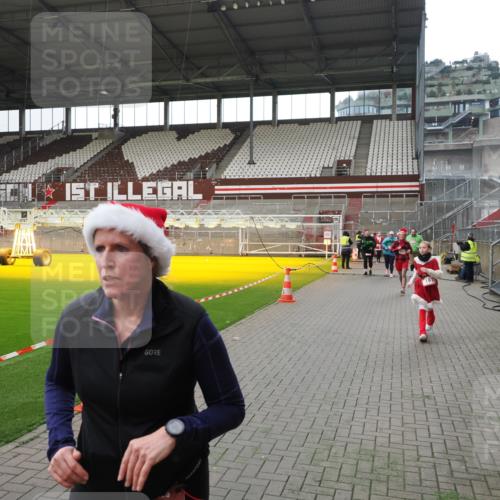 07.12.2025 - St. Pauli X-Mass-Run No. 15 Fabian Wolf http://msf.ph/oto/9399679 07.12.2025 11:02:11 Ziel 95, 193, 314, 317, 837, 838, 842, 847, 851, 1143, 1416, 1611, 2329, 2576 meine-sportfotos.de
