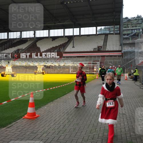 07.12.2025 - St. Pauli X-Mass-Run No. 15 Fabian Wolf http://msf.ph/oto/9399682 07.12.2025 11:02:15 Ziel 95, 193, 314, 317, 847, 1143, 1416, 1611, 2329, 2519, 2520 meine-sportfotos.de