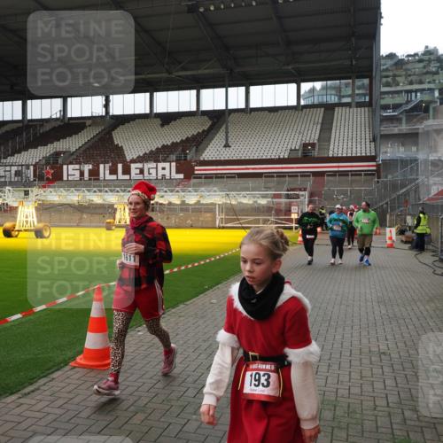 07.12.2025 - St. Pauli X-Mass-Run No. 15 Fabian Wolf http://msf.ph/oto/9399685 07.12.2025 11:02:15 Ziel 95, 193, 314, 317, 847, 1143, 1416, 1611, 2329, 2519, 2520 meine-sportfotos.de