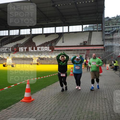 07.12.2025 - St. Pauli X-Mass-Run No. 15 Fabian Wolf http://msf.ph/oto/9399694 07.12.2025 11:02:20 Ziel 95, 193, 314, 317, 847, 1143, 1611, 2329, 2519, 2520 meine-sportfotos.de