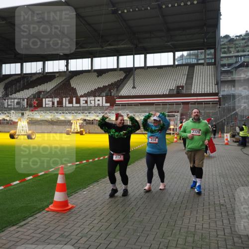 07.12.2025 - St. Pauli X-Mass-Run No. 15 Fabian Wolf http://msf.ph/oto/9399696 07.12.2025 11:02:20 Ziel 95, 193, 314, 317, 847, 1143, 1611, 2329, 2519, 2520 meine-sportfotos.de