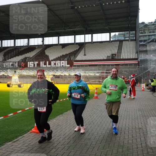 07.12.2025 - St. Pauli X-Mass-Run No. 15 Fabian Wolf http://msf.ph/oto/9399701 07.12.2025 11:02:21 Ziel 193, 314, 317, 542, 547, 847, 1143, 1611, 2329, 2519, 2520 meine-sportfotos.de