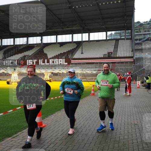 07.12.2025 - St. Pauli X-Mass-Run No. 15 Fabian Wolf http://msf.ph/oto/9399702 07.12.2025 11:02:22 Ziel 193, 314, 317, 542, 547, 847, 1143, 1611, 2329, 2519, 2520 meine-sportfotos.de