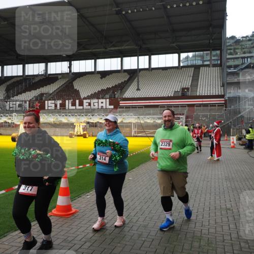 07.12.2025 - St. Pauli X-Mass-Run No. 15 Fabian Wolf http://msf.ph/oto/9399703 07.12.2025 11:02:22 Ziel 193, 314, 317, 542, 547, 847, 1143, 1611, 2329, 2519, 2520 meine-sportfotos.de