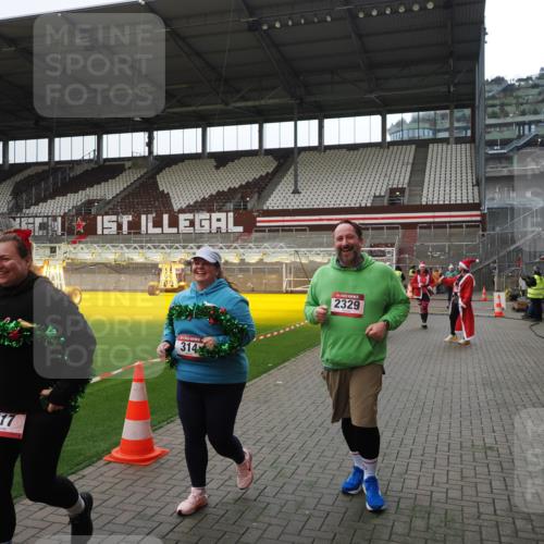07.12.2025 - St. Pauli X-Mass-Run No. 15 Fabian Wolf http://msf.ph/oto/9399704 07.12.2025 11:02:22 Ziel 193, 314, 317, 542, 547, 847, 1143, 1611, 2329, 2519, 2520 meine-sportfotos.de