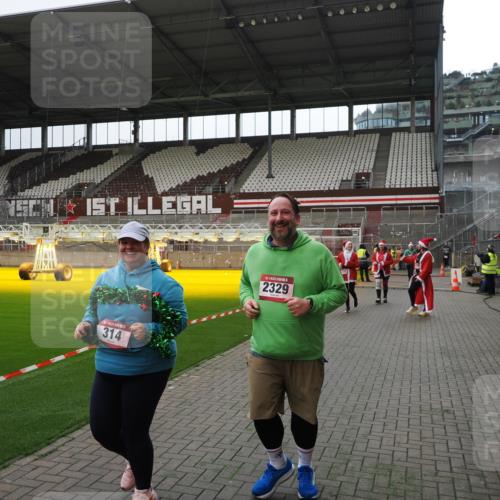 07.12.2025 - St. Pauli X-Mass-Run No. 15 Fabian Wolf http://msf.ph/oto/9399706 07.12.2025 11:02:22 Ziel 193, 314, 317, 542, 547, 847, 1143, 1611, 2329, 2519, 2520 meine-sportfotos.de