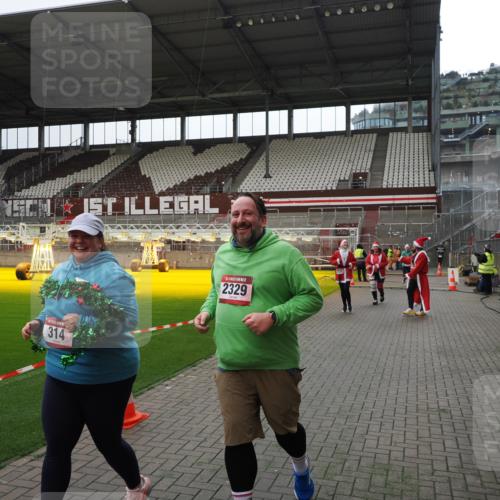 07.12.2025 - St. Pauli X-Mass-Run No. 15 Fabian Wolf http://msf.ph/oto/9399707 07.12.2025 11:02:23 Ziel 193, 314, 317, 542, 547, 847, 1611, 2329, 2519, 2520 meine-sportfotos.de