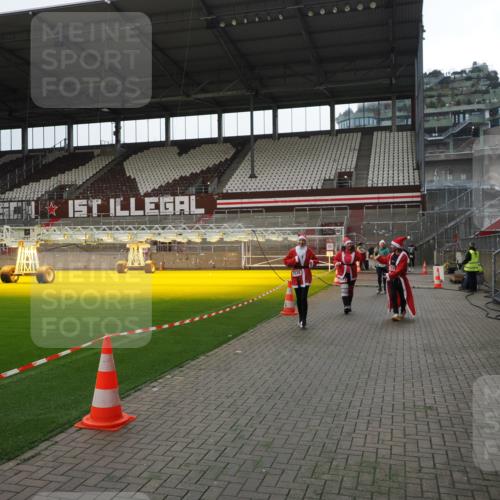 07.12.2025 - St. Pauli X-Mass-Run No. 15 Fabian Wolf http://msf.ph/oto/9399708 07.12.2025 11:02:24 Ziel 193, 314, 317, 542, 547, 847, 1611, 2329, 2519, 2520 meine-sportfotos.de
