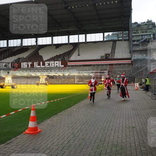 07.12.2025 - St. Pauli X-Mass-Run No. 15 Fabian Wolf http://msf.ph/oto/9399709 07.12.2025 11:02:24 Ziel 193, 314, 317, 542, 547, 847, 1611, 2329, 2519, 2520 meine-sportfotos.de