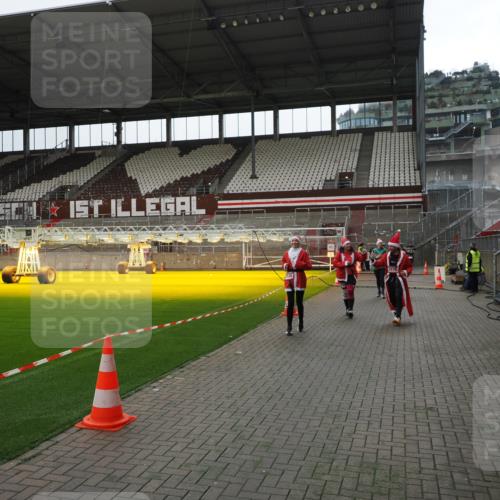 07.12.2025 - St. Pauli X-Mass-Run No. 15 Fabian Wolf http://msf.ph/oto/9399710 07.12.2025 11:02:24 Ziel 193, 314, 317, 542, 547, 847, 1611, 2329, 2519, 2520 meine-sportfotos.de