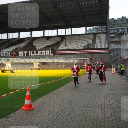 07.12.2025 - St. Pauli X-Mass-Run No. 15 Fabian Wolf http://msf.ph/oto/9399711 07.12.2025 11:02:25 Ziel 193, 314, 317, 542, 547, 1611, 2329, 2519, 2520 meine-sportfotos.de