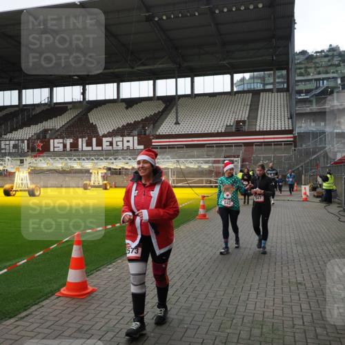 07.12.2025 - St. Pauli X-Mass-Run No. 15 Fabian Wolf http://msf.ph/oto/9399721 07.12.2025 11:02:30 Ziel 20, 25, 542, 547, 747, 749, 751, 2519, 2520 meine-sportfotos.de