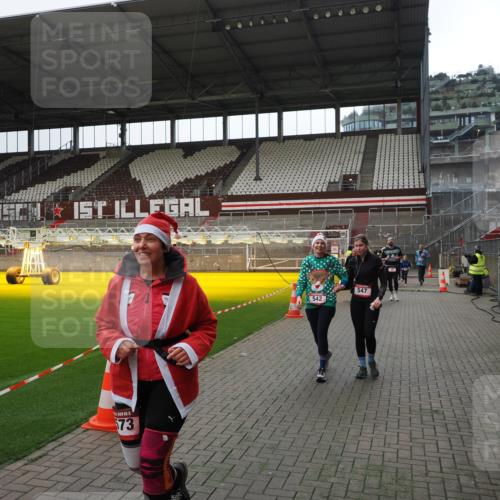 07.12.2025 - St. Pauli X-Mass-Run No. 15 Fabian Wolf http://msf.ph/oto/9399724 07.12.2025 11:02:31 Ziel 20, 25, 542, 547, 746, 747, 749, 751, 2519, 2520 meine-sportfotos.de