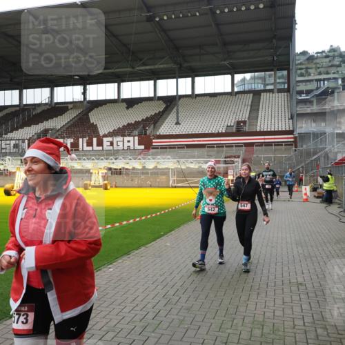 07.12.2025 - St. Pauli X-Mass-Run No. 15 Fabian Wolf http://msf.ph/oto/9399726 07.12.2025 11:02:31 Ziel 20, 25, 542, 547, 746, 747, 749, 751, 2519, 2520 meine-sportfotos.de