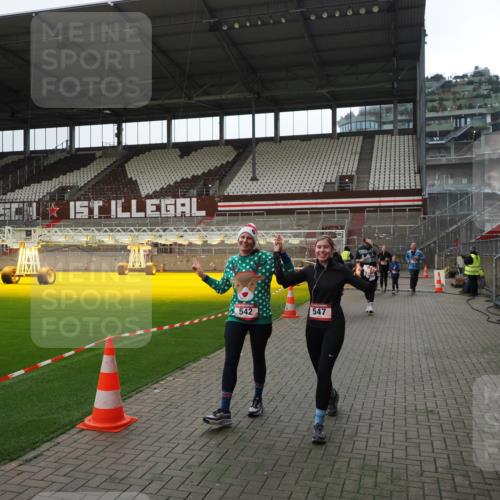 07.12.2025 - St. Pauli X-Mass-Run No. 15 Fabian Wolf http://msf.ph/oto/9399728 07.12.2025 11:02:32 Ziel 20, 25, 542, 547, 746, 747, 749, 751, 2519, 2520 meine-sportfotos.de