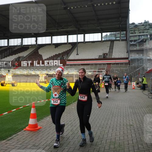 07.12.2025 - St. Pauli X-Mass-Run No. 15 Fabian Wolf http://msf.ph/oto/9399732 07.12.2025 11:02:33 Ziel 20, 25, 542, 547, 746, 747, 749, 751, 2520 meine-sportfotos.de