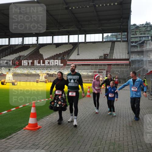 07.12.2025 - St. Pauli X-Mass-Run No. 15 Fabian Wolf http://msf.ph/oto/9399735 07.12.2025 11:02:38 Ziel 20, 25, 542, 547, 746, 747, 749, 751, 1063 meine-sportfotos.de