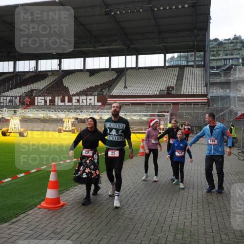 07.12.2025 - St. Pauli X-Mass-Run No. 15 Fabian Wolf http://msf.ph/oto/9399736 07.12.2025 11:02:38 Ziel 20, 25, 542, 547, 746, 747, 749, 751, 1063 meine-sportfotos.de