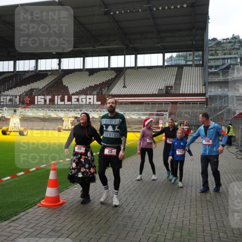07.12.2025 - St. Pauli X-Mass-Run No. 15 Fabian Wolf http://msf.ph/oto/9399737 07.12.2025 11:02:38 Ziel 20, 25, 542, 547, 746, 747, 749, 751, 1063 meine-sportfotos.de