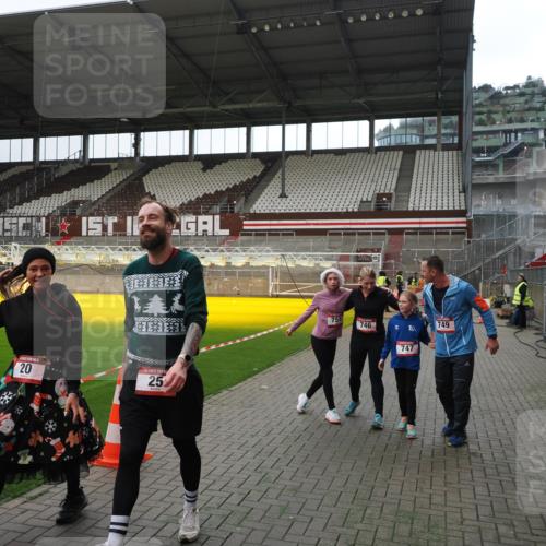 07.12.2025 - St. Pauli X-Mass-Run No. 15 Fabian Wolf http://msf.ph/oto/9399743 07.12.2025 11:02:39 Ziel 20, 25, 542, 547, 746, 747, 749, 751, 1063 meine-sportfotos.de