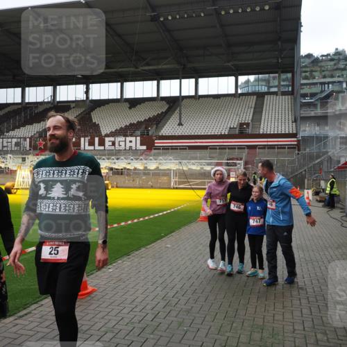 07.12.2025 - St. Pauli X-Mass-Run No. 15 Fabian Wolf http://msf.ph/oto/9399745 07.12.2025 11:02:40 Ziel 20, 25, 542, 547, 746, 747, 749, 751, 1063 meine-sportfotos.de