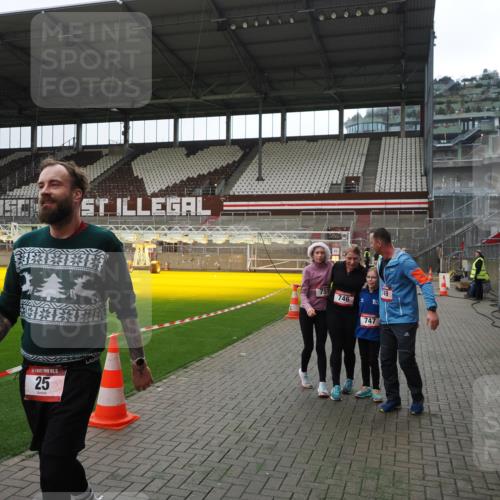 07.12.2025 - St. Pauli X-Mass-Run No. 15 Fabian Wolf http://msf.ph/oto/9399746 07.12.2025 11:02:40 Ziel 20, 25, 542, 547, 746, 747, 749, 751, 1063 meine-sportfotos.de