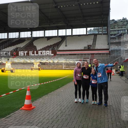 07.12.2025 - St. Pauli X-Mass-Run No. 15 Fabian Wolf http://msf.ph/oto/9399748 07.12.2025 11:02:41 Ziel 20, 25, 542, 547, 746, 747, 749, 751, 1063 meine-sportfotos.de