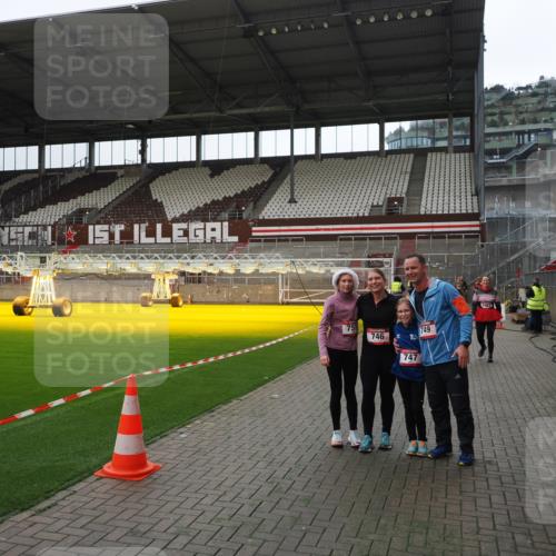 07.12.2025 - St. Pauli X-Mass-Run No. 15 Fabian Wolf http://msf.ph/oto/9399753 07.12.2025 11:02:42 Ziel 20, 25, 746, 747, 749, 751, 1063 meine-sportfotos.de