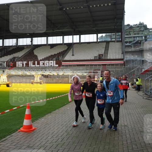 07.12.2025 - St. Pauli X-Mass-Run No. 15 Fabian Wolf http://msf.ph/oto/9399755 07.12.2025 11:02:43 Ziel 20, 25, 746, 747, 749, 751, 1063 meine-sportfotos.de