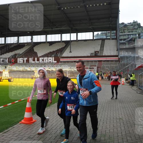 07.12.2025 - St. Pauli X-Mass-Run No. 15 Fabian Wolf http://msf.ph/oto/9399760 07.12.2025 11:02:44 Ziel 20, 25, 746, 747, 749, 751, 1063 meine-sportfotos.de
