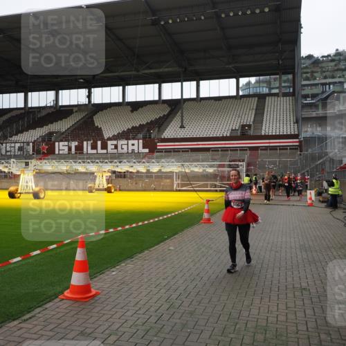 07.12.2025 - St. Pauli X-Mass-Run No. 15 Fabian Wolf http://msf.ph/oto/9399763 07.12.2025 11:02:47 Ziel 20, 25, 151, 160, 574, 746, 747, 749, 751, 997, 1063 meine-sportfotos.de