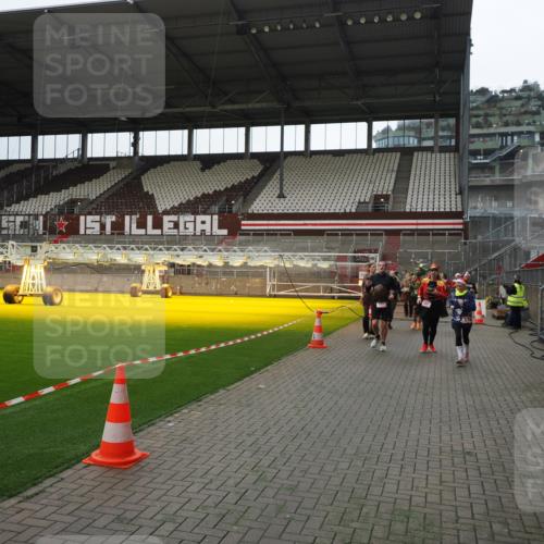 07.12.2025 - St. Pauli X-Mass-Run No. 15 Fabian Wolf http://msf.ph/oto/9399771 07.12.2025 11:02:52 Ziel 151, 160, 502, 574, 602, 612, 875, 880, 953, 997, 1063, 1102, 4809 meine-sportfotos.de