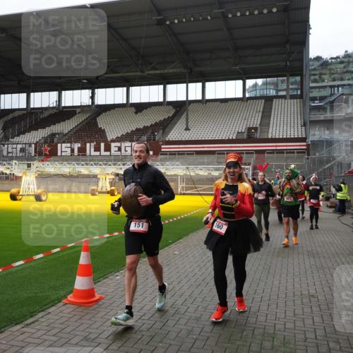 07.12.2025 - St. Pauli X-Mass-Run No. 15 Fabian Wolf http://msf.ph/oto/9399785 07.12.2025 11:02:55 Ziel 151, 160, 502, 574, 599, 602, 612, 875, 880, 953, 997, 1063, 1102, 4809 meine-sportfotos.de