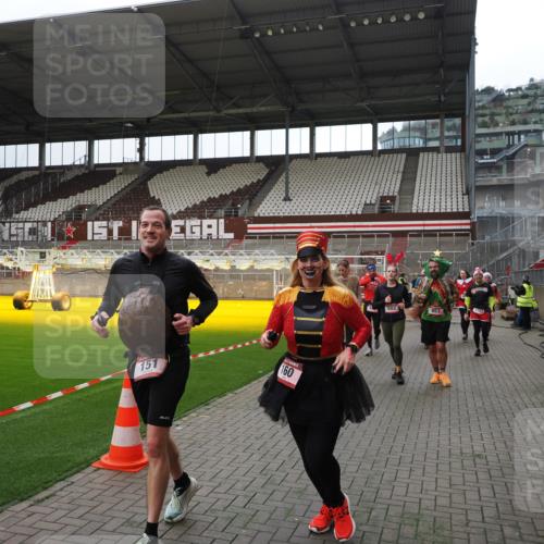 07.12.2025 - St. Pauli X-Mass-Run No. 15 Fabian Wolf http://msf.ph/oto/9399786 07.12.2025 11:02:55 Ziel 151, 160, 502, 574, 599, 602, 612, 875, 880, 953, 997, 1063, 1102, 4809 meine-sportfotos.de