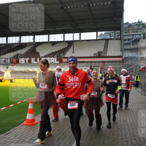 07.12.2025 - St. Pauli X-Mass-Run No. 15 Fabian Wolf http://msf.ph/oto/9399803 07.12.2025 11:03:00 Ziel 151, 160, 502, 574, 599, 602, 612, 875, 880, 953, 997, 1102, 1644, 1668, 1670, 4809 meine-sportfotos.de