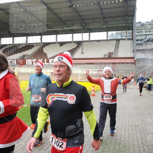 07.12.2025 - St. Pauli X-Mass-Run No. 15 Fabian Wolf http://msf.ph/oto/9399813 07.12.2025 11:03:02 Ziel 151, 160, 502, 574, 599, 602, 612, 875, 880, 953, 997, 1102, 1139, 1385, 1644, 1668, 1670, 4809 meine-sportfotos.de