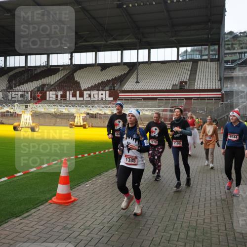 07.12.2025 - St. Pauli X-Mass-Run No. 15 Fabian Wolf http://msf.ph/oto/9399827 07.12.2025 11:03:09 Ziel 502, 599, 602, 612, 748, 875, 880, 953, 1102, 1139, 1199, 1385, 1644, 1668, 1670, 4809 meine-sportfotos.de