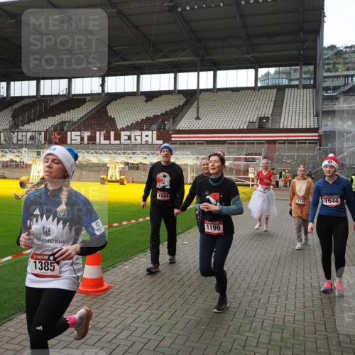 07.12.2025 - St. Pauli X-Mass-Run No. 15 Fabian Wolf http://msf.ph/oto/9399830 07.12.2025 11:03:10 Ziel 599, 602, 612, 748, 853, 875, 1139, 1199, 1385, 1644, 1668, 1670, 4809 meine-sportfotos.de