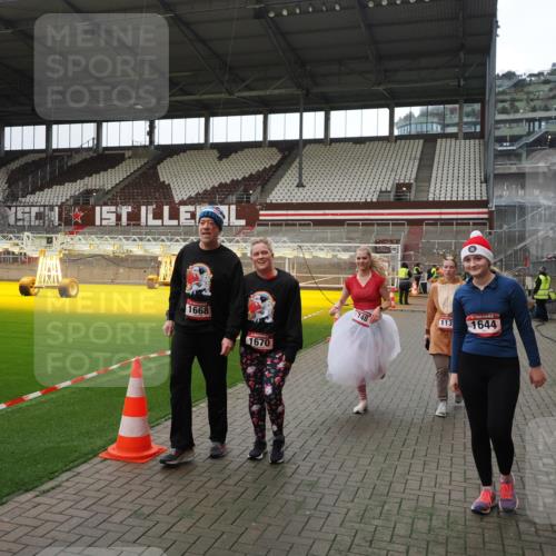 07.12.2025 - St. Pauli X-Mass-Run No. 15 Fabian Wolf http://msf.ph/oto/9399835 07.12.2025 11:03:11 Ziel 599, 602, 612, 748, 853, 1139, 1199, 1385, 1644, 1668, 1670, 4809 meine-sportfotos.de