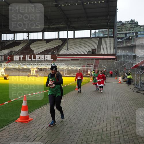07.12.2025 - St. Pauli X-Mass-Run No. 15 Fabian Wolf http://msf.ph/oto/9399859 07.12.2025 11:03:19 Ziel 61, 64, 186, 748, 853, 1139, 1199, 1385, 1850 meine-sportfotos.de
