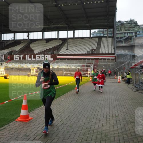 07.12.2025 - St. Pauli X-Mass-Run No. 15 Fabian Wolf http://msf.ph/oto/9399860 07.12.2025 11:03:19 Ziel 61, 64, 186, 748, 853, 1139, 1199, 1385, 1850 meine-sportfotos.de