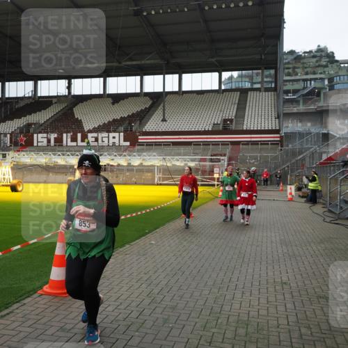07.12.2025 - St. Pauli X-Mass-Run No. 15 Fabian Wolf http://msf.ph/oto/9399861 07.12.2025 11:03:19 Ziel 61, 64, 186, 748, 853, 1139, 1199, 1385, 1850 meine-sportfotos.de