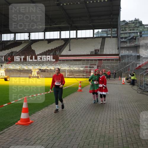 07.12.2025 - St. Pauli X-Mass-Run No. 15 Fabian Wolf http://msf.ph/oto/9399866 07.12.2025 11:03:22 Ziel 61, 64, 186, 748, 853, 1139, 1199, 1385, 1850 meine-sportfotos.de