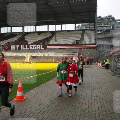 07.12.2025 - St. Pauli X-Mass-Run No. 15 Fabian Wolf http://msf.ph/oto/9399874 07.12.2025 11:03:24 Ziel 61, 64, 102, 109, 186, 748, 853, 1199, 1850 meine-sportfotos.de