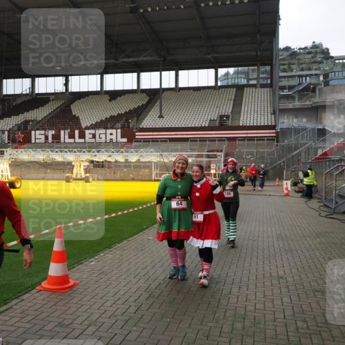 07.12.2025 - St. Pauli X-Mass-Run No. 15 Fabian Wolf http://msf.ph/oto/9399875 07.12.2025 11:03:24 Ziel 61, 64, 102, 109, 186, 748, 853, 1199, 1850 meine-sportfotos.de